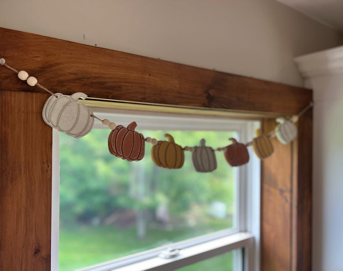 Fall pumpkin garland decoration for autumn mantle
