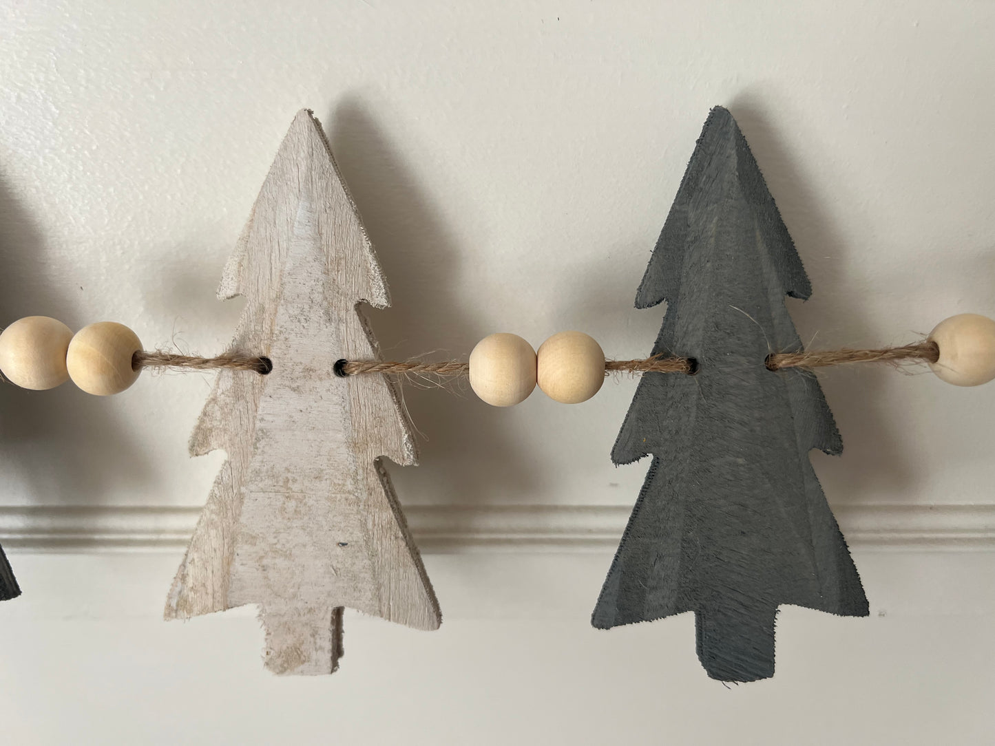 Rustic Pines wooden tree garland, grey, natural winter decoration