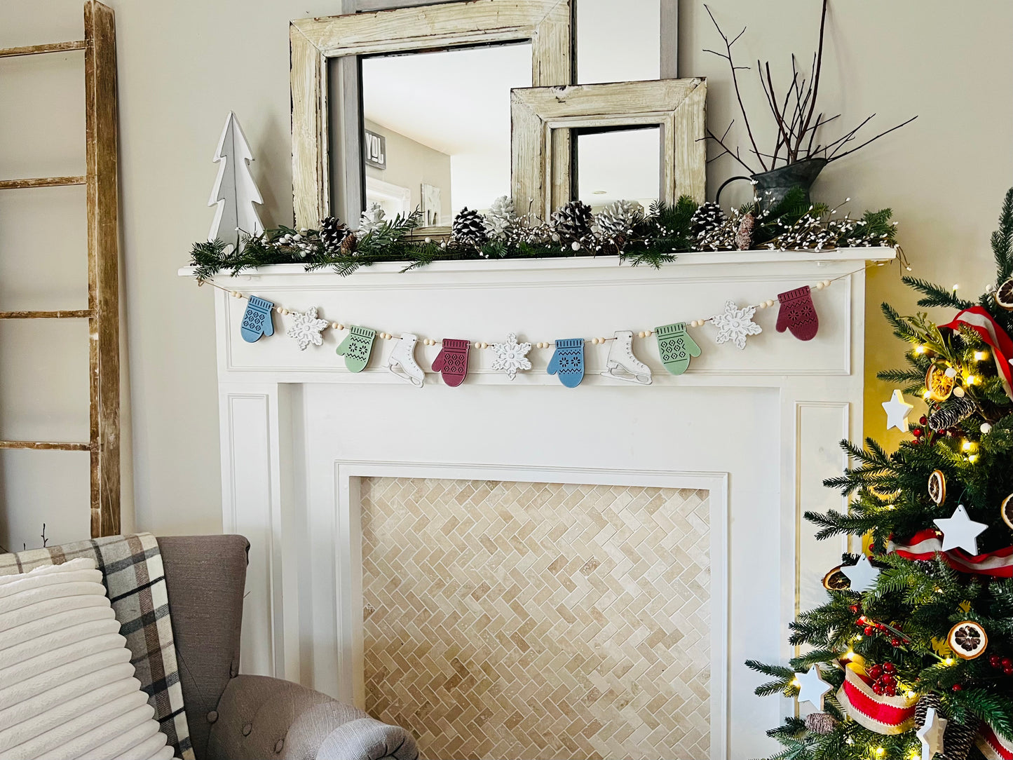 Ice skates and mittens garland holiday decoration - FREE SHIPPING